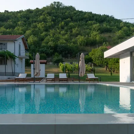 Old Vineyard Estate * Buna