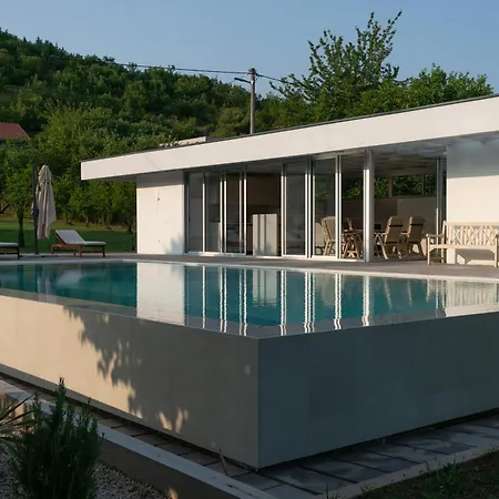 Old Vineyard Estate Buna